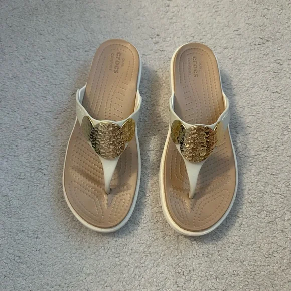 Crocs Women's White and Gold Sandals- Size 7- Like New - Picture 3 of 8